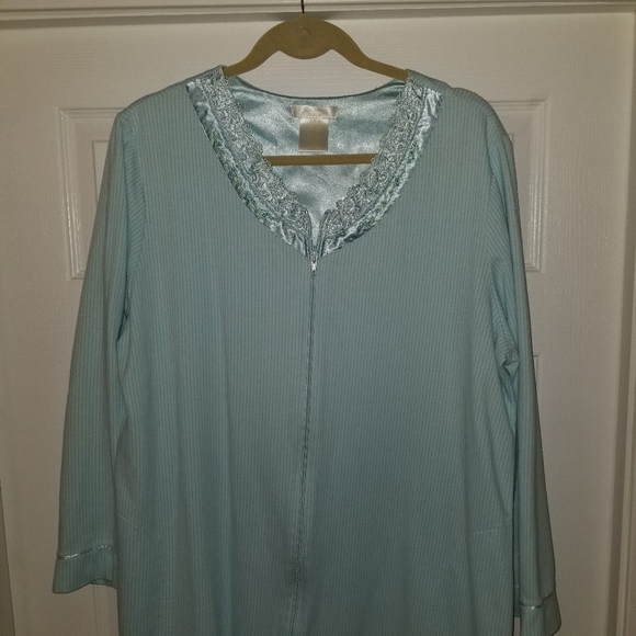 Vintage secret treasures zipper robe night gown - Picture 2 of 4